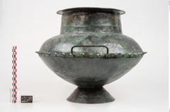 Foto von Bronzefußamphore (NHMW-PRAE-025259)